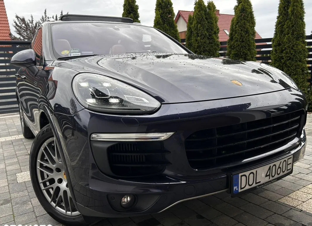 dolnośląskie Porsche Cayenne cena 229000 przebieg: 200000, rok produkcji 2017 z Międzybórz